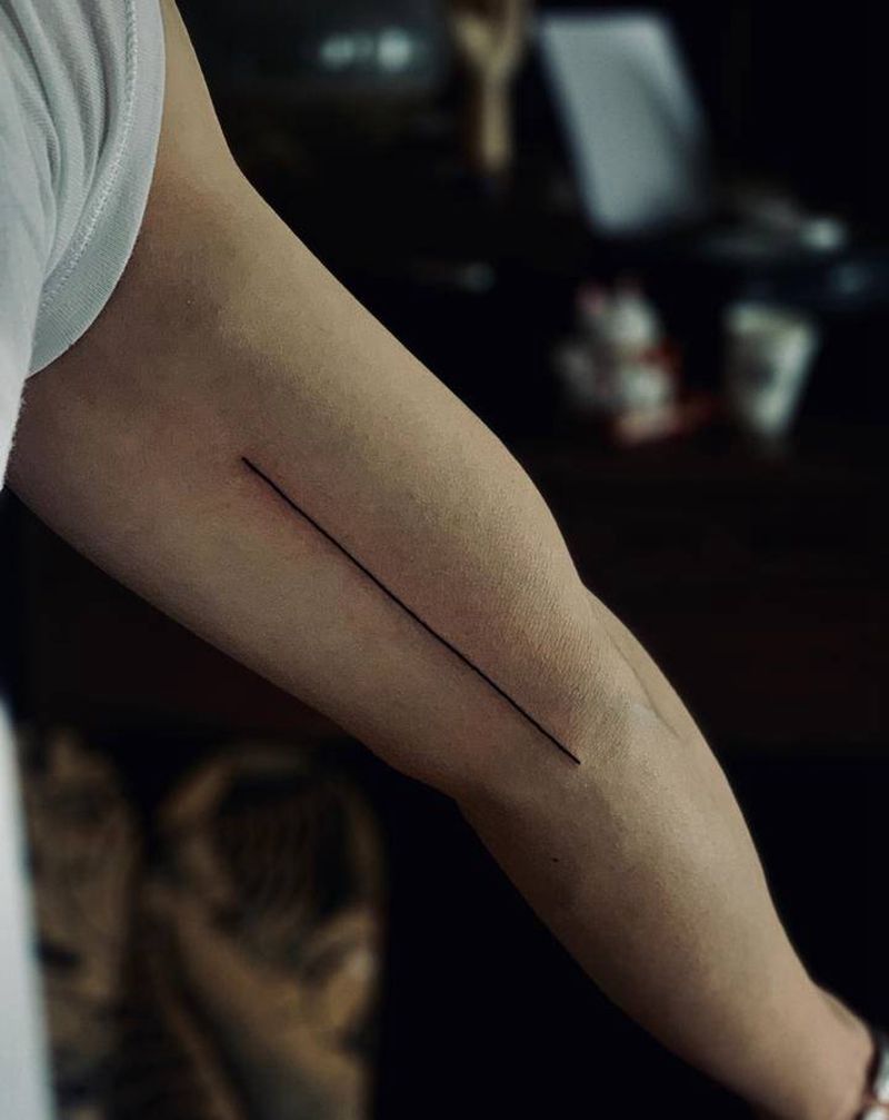 直线纹身图片_肩部手部几何纹身图案