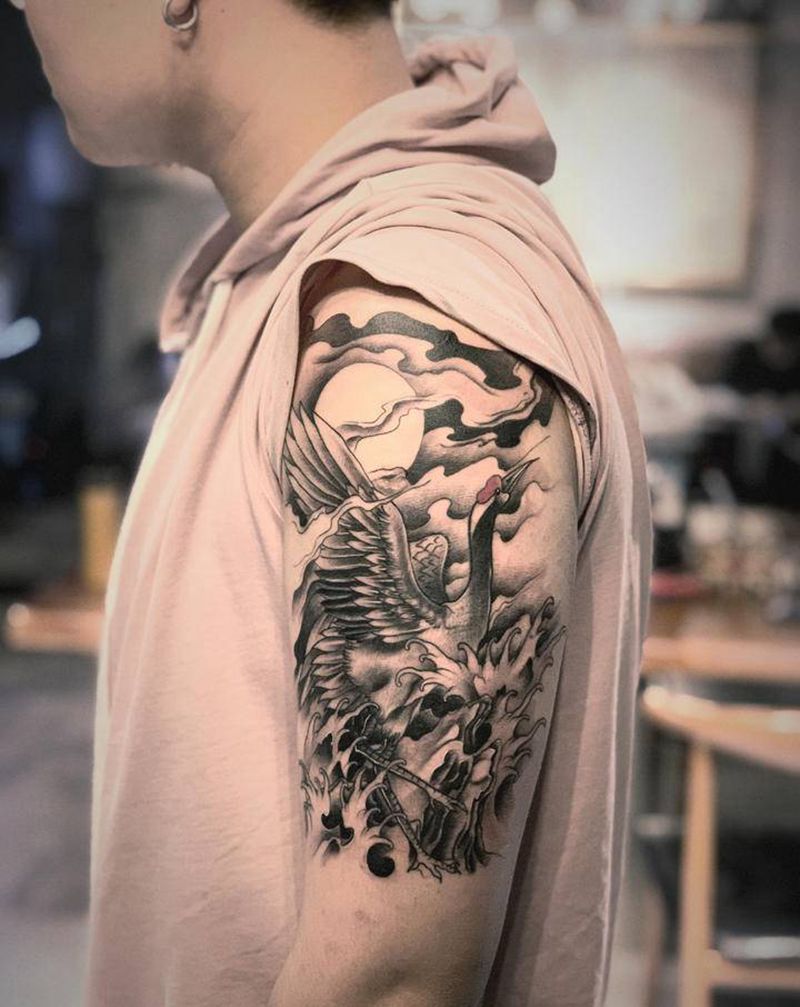 传统鹤纹身图片_手臂老传统纹身图案