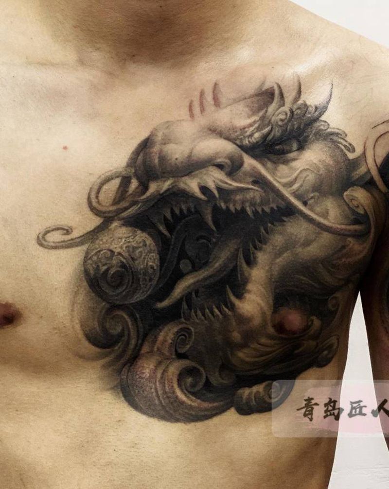 花胸 石雕龙纹身图片_胸部新传统欧美写实石雕龙纹身图案