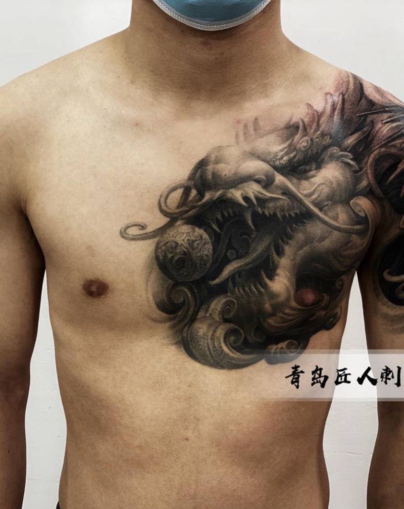 石雕龙 半甲纹身图片_胸部手臂欧美写实新传统龙石雕石雕龙纹身图案