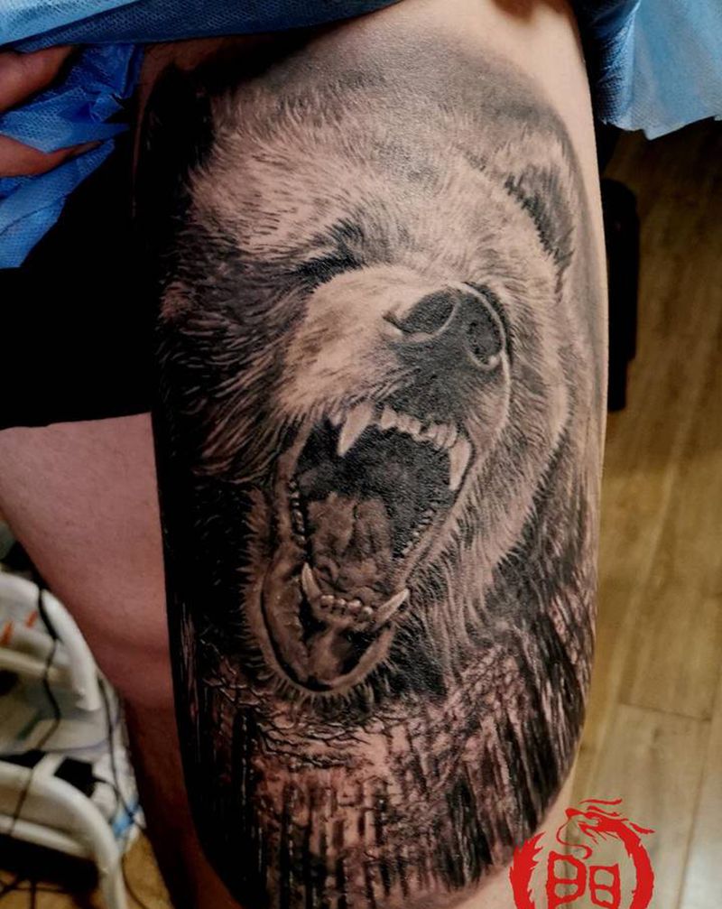 熊与森林纹身图片_腿部欧美写实纹身图案