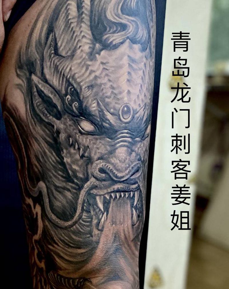 盘腿龙纹身图片_腿部欧美写实新传统纹身图案
