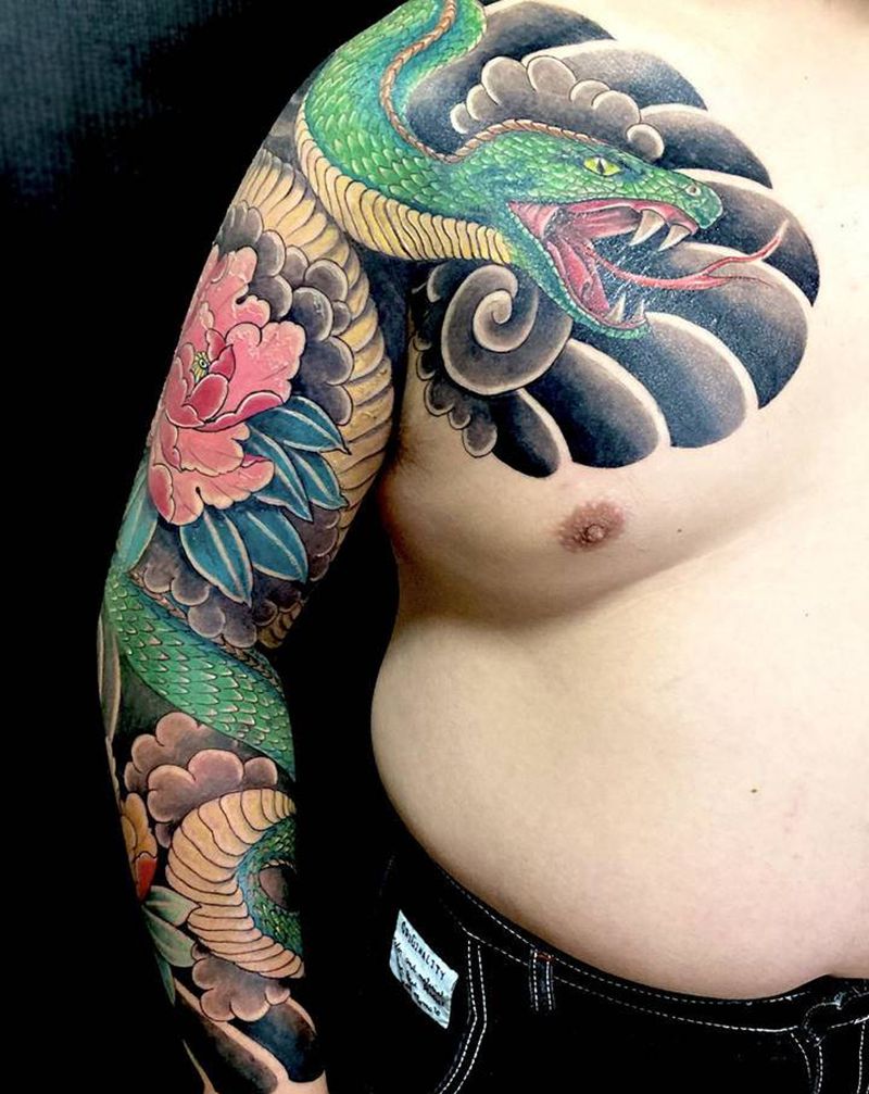 日式蛇与牡丹花臂纹身图片_手臂老传统水彩纹身图案