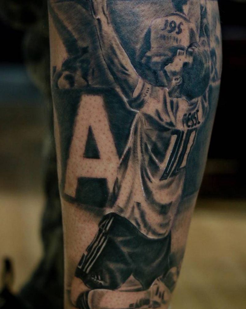 梅西小腿纹身图片_腿部欧美写实梅西纹身图案