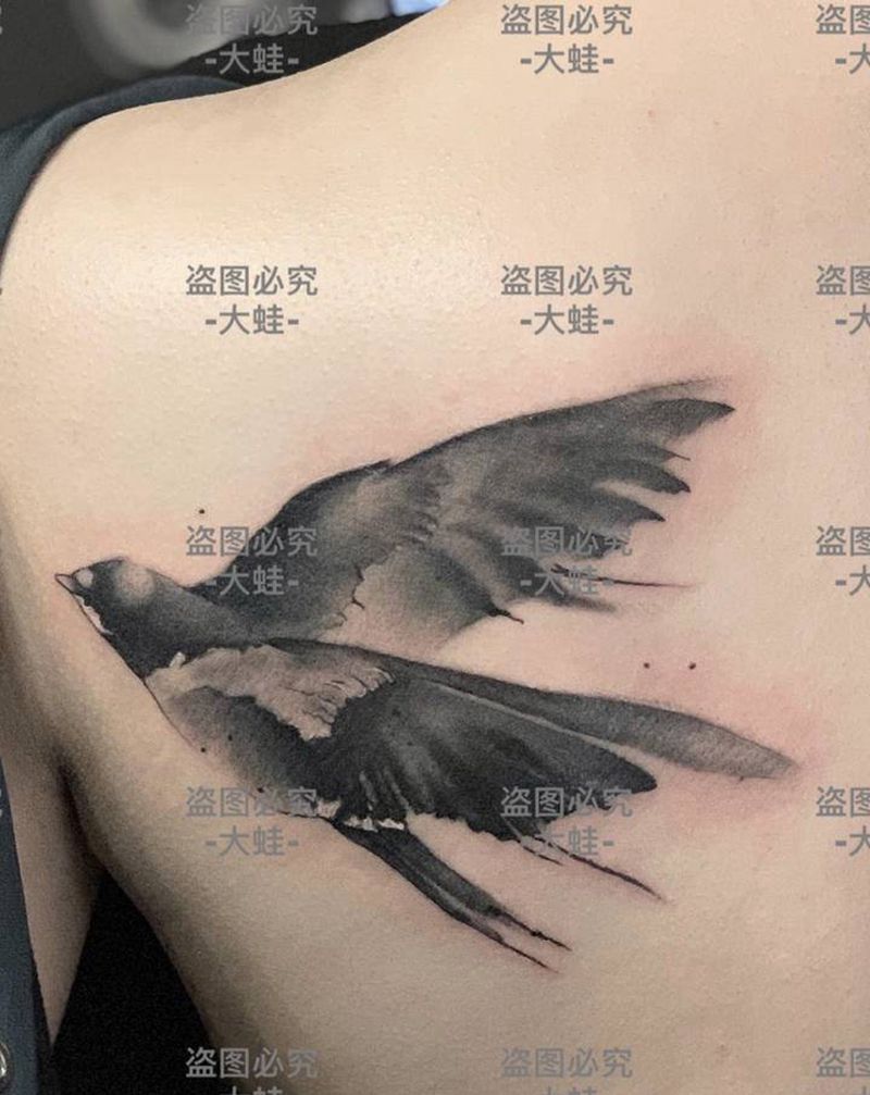 水墨纹身图片_背部水墨纹身图案