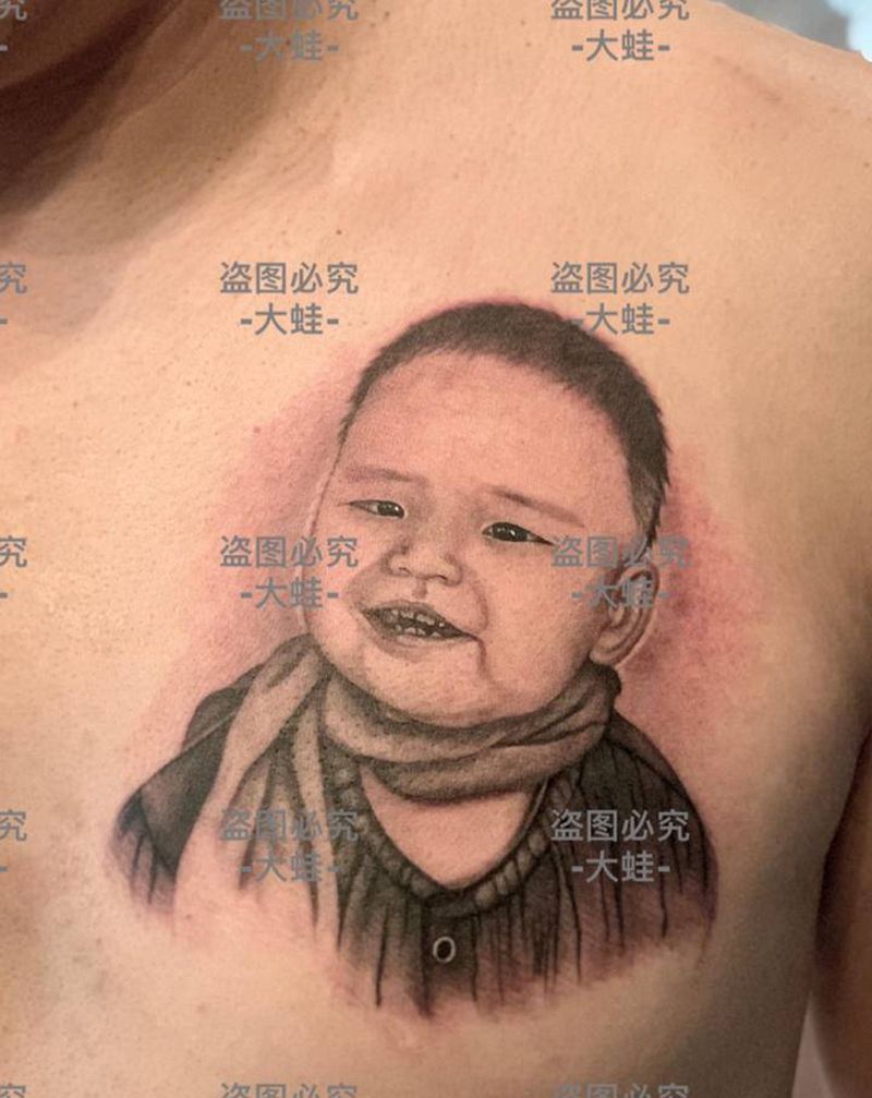 肖像写实纹身图片_胸部欧美写实纹身图案