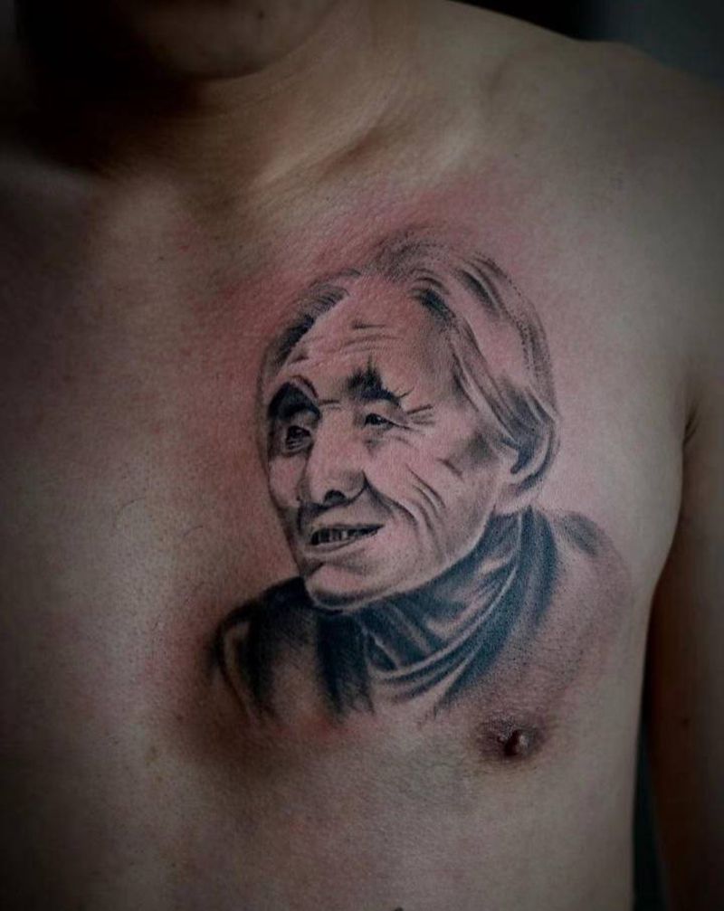 肖像纹身图片_胸部欧美写实肖像纹身图案