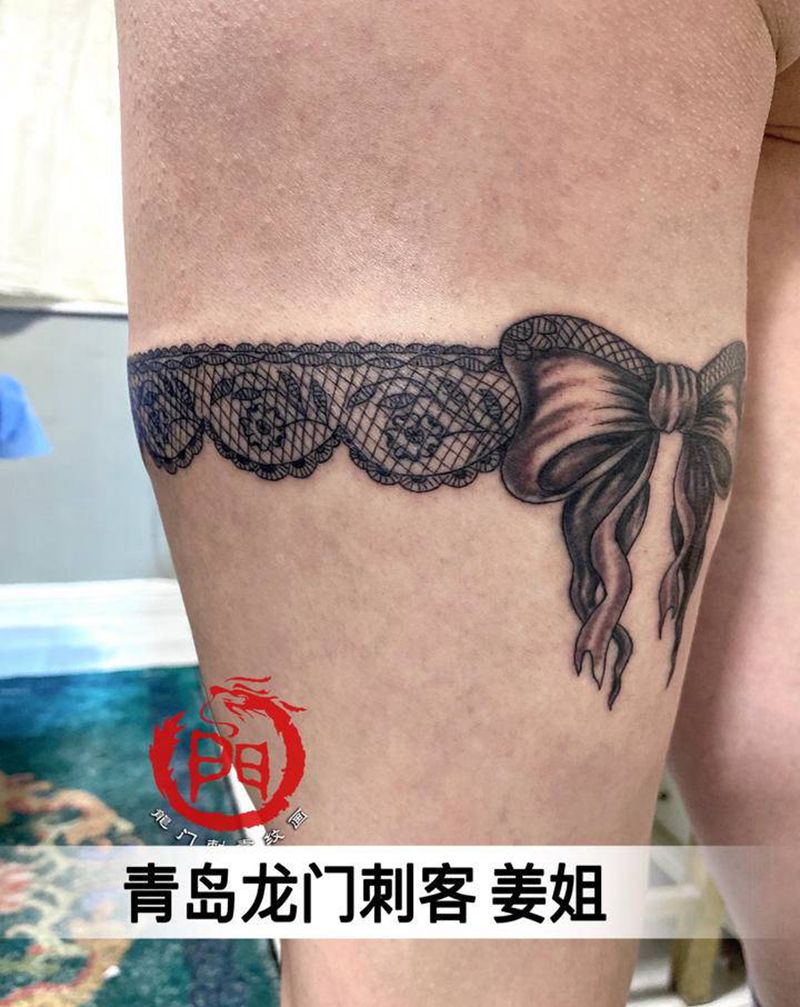 大腿蕾丝环纹身图片_腿部欧美写实几何纹身图案