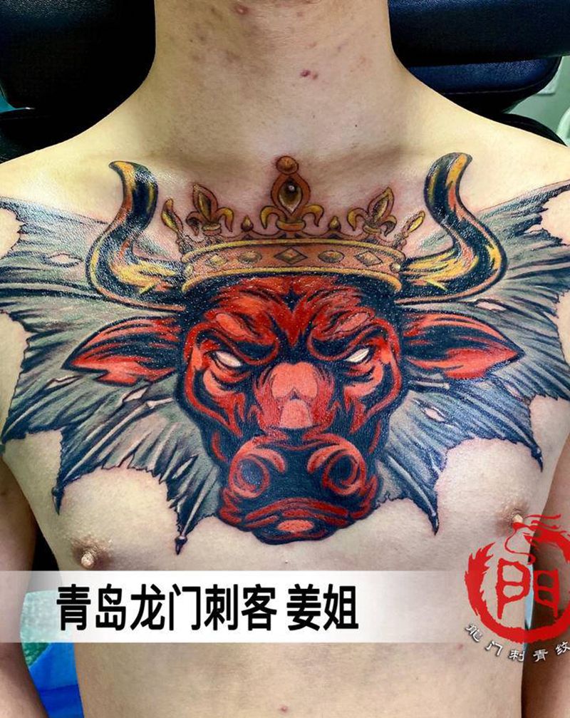 花胸公牛纹身图片_胸部New School水彩纹身图案
