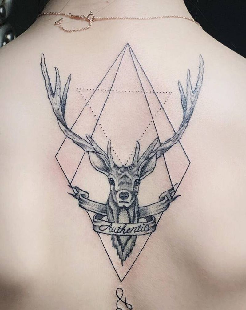 几何麋鹿纹身图片_背部几何纹身图案