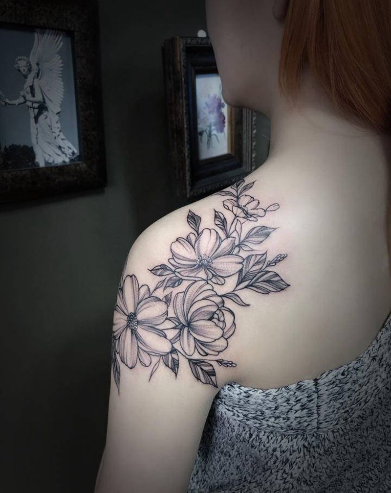 素肩花纹身图片_肩部纹身图案