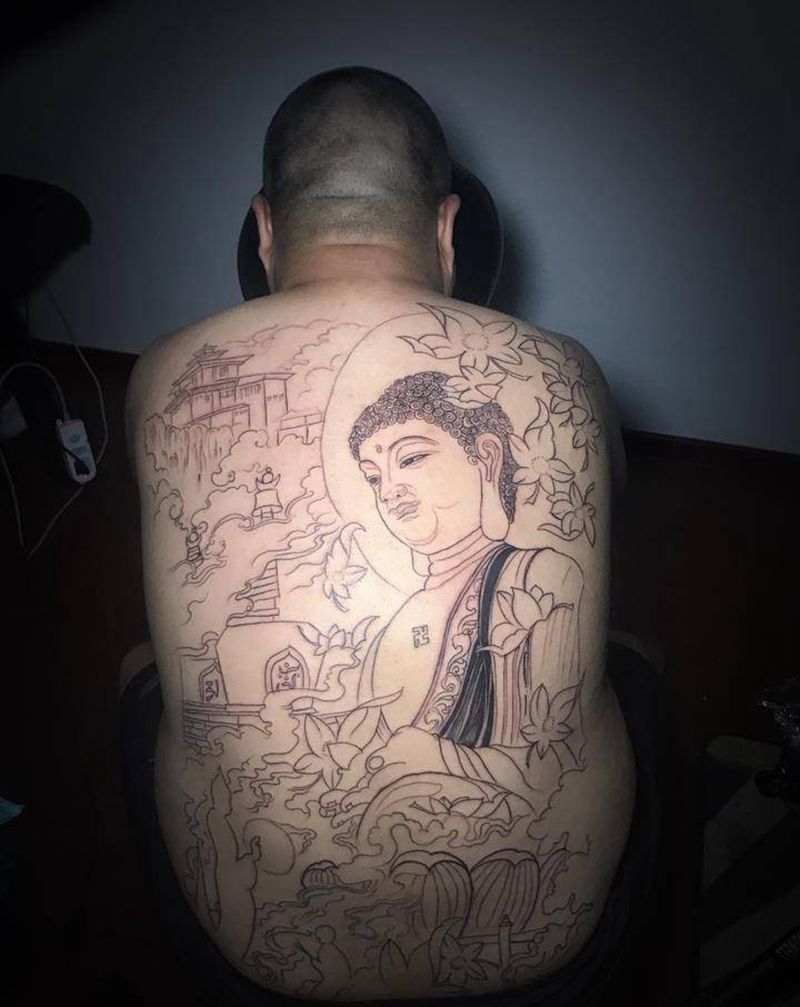 满背佛线条纹身图片_背部纹身图案