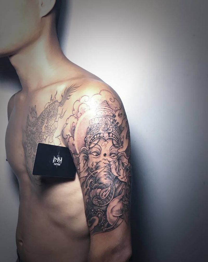 大臂象神一次完成纹身图片_肩部纹身图案