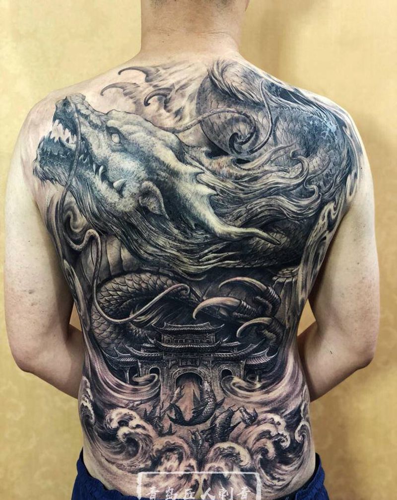 龙门4 鲤鱼跃龙门纹身图片_背部欧美写实龙鲤鱼跃龙门纹身图案