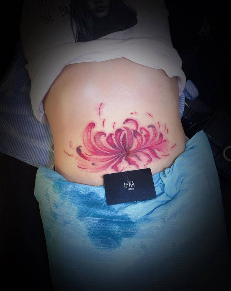 彼岸花遮盖疤，妊娠纹纹身图片_腹部纹身图案