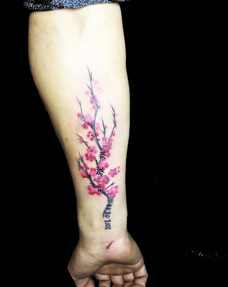 梅花纹身纹身图片_手臂老传统水彩纹身图案