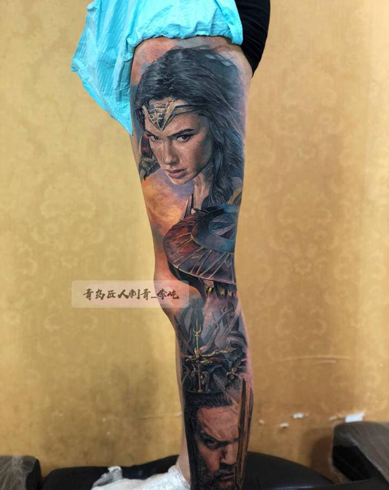 dc题材花腿 彩色纹身图片_腿部新传统欧美写实神奇女侠dc海王纹身图案