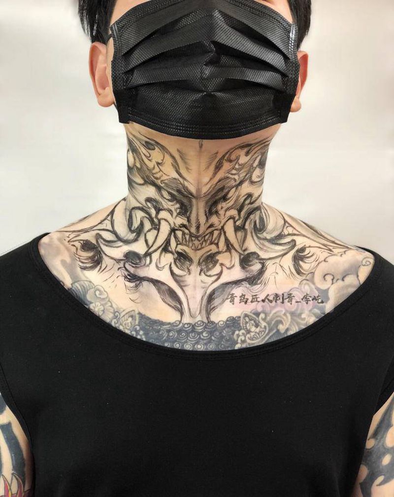 遮盖胎记 脖子纹身图片_颈部新传统欧美写实遮盖胎记脖子纹身图案