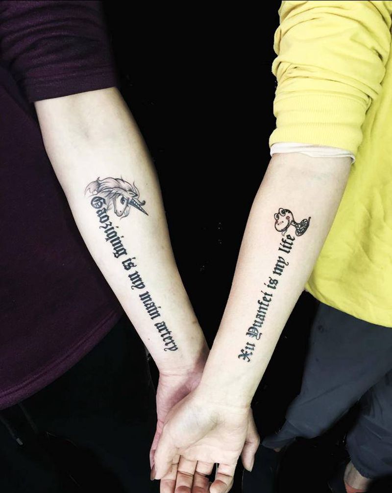 情侣纹身 独角兽 蛇纹身纹身图片_手臂花体字新传统纹身图案