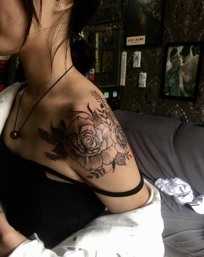 素花纹身图片_背部点刺纹身图案