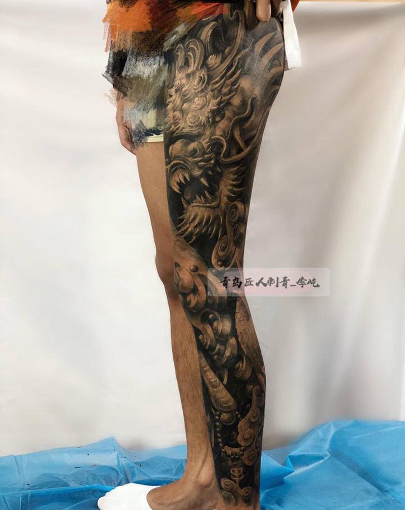石雕龙恢复后纹身图片_腿部新传统欧美写实石雕龙纹身图案