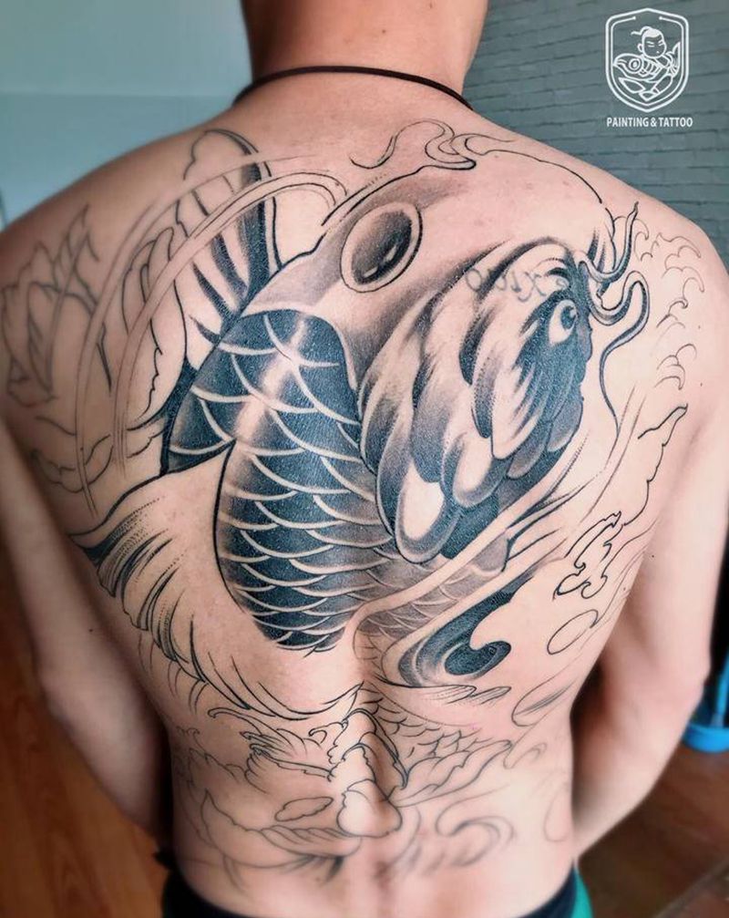 鲤鱼（蜕皮中）纹身图片_背部新传统鲤鱼纹身图案