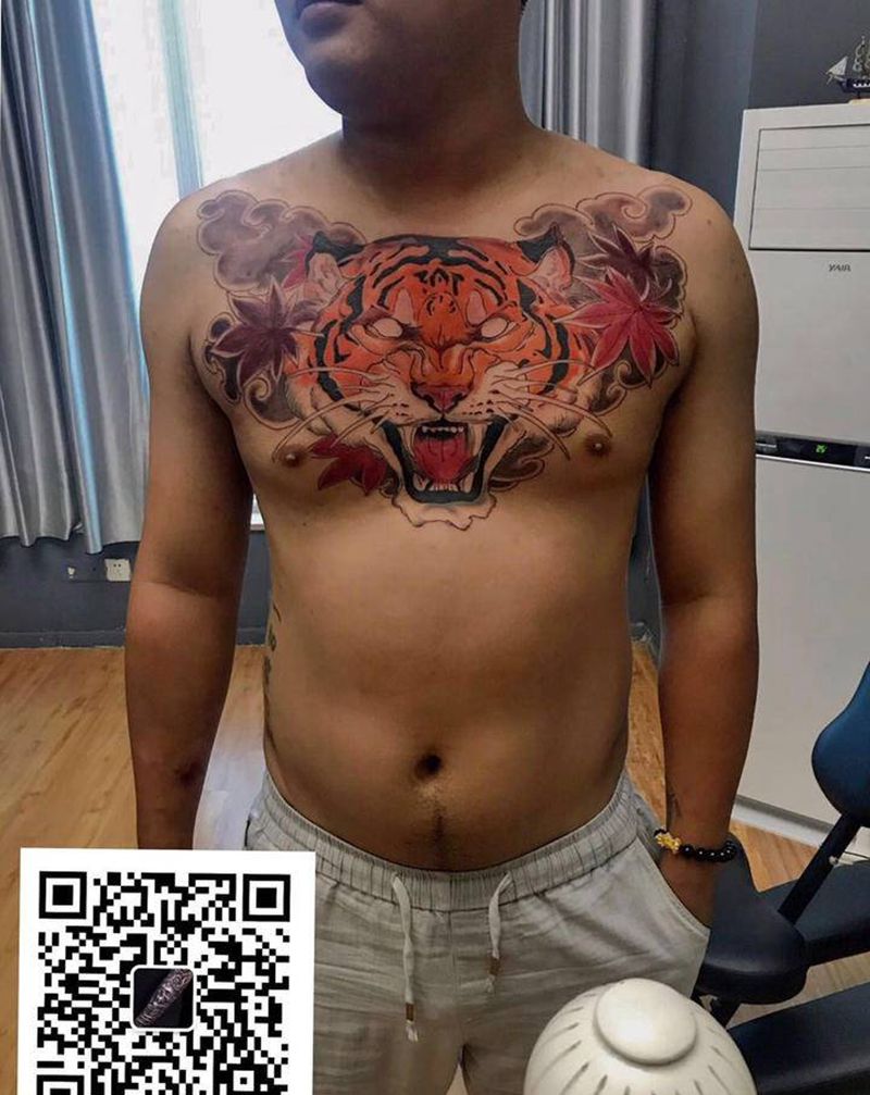 虎纹身图片_胸部纹身图案