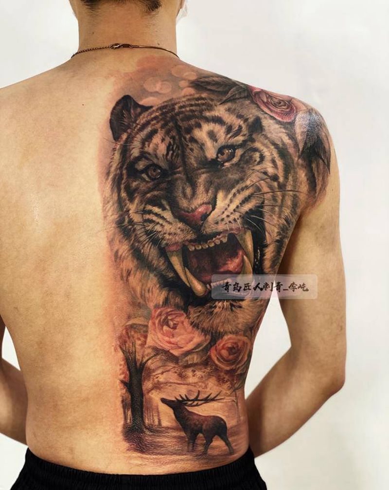 半背 虎头纹身图片_背部欧美写实新传统虎鹿背纹身图案