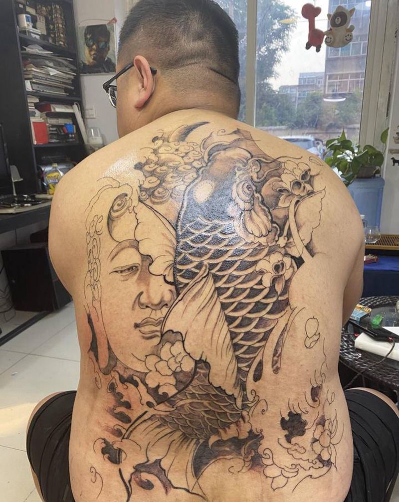 佛鱼纹身图片_背部新传统纹身图案