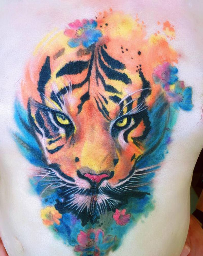 老虎纹身前胸纹身纹身图片_胸部欧美写实水彩纹身图案