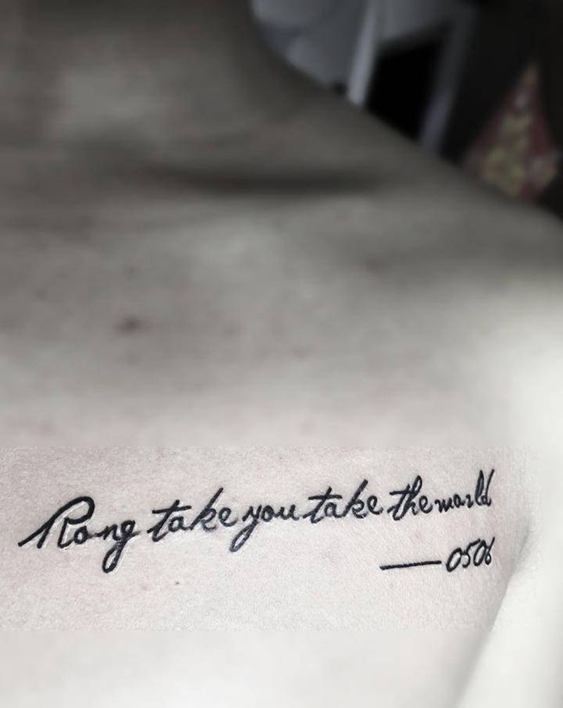 小清新纹身纹身图片_胸部手臂花体字水彩纹身图案