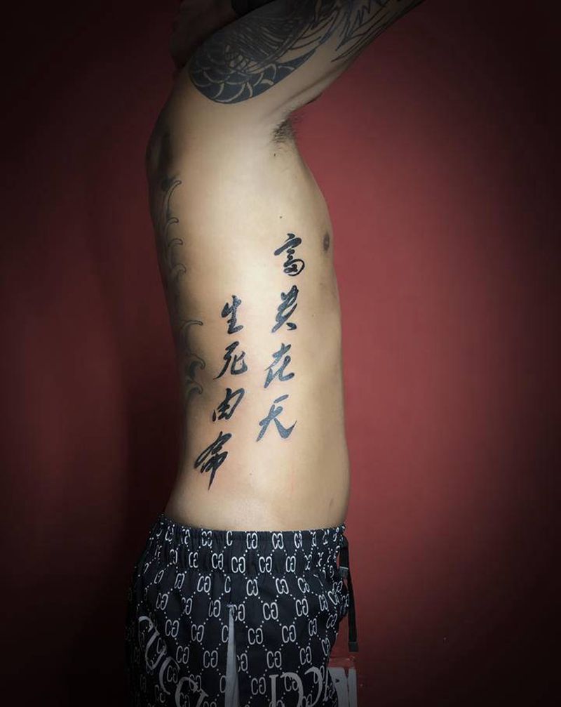 顾客自带图案纹身图片_腰部水墨纹身图案