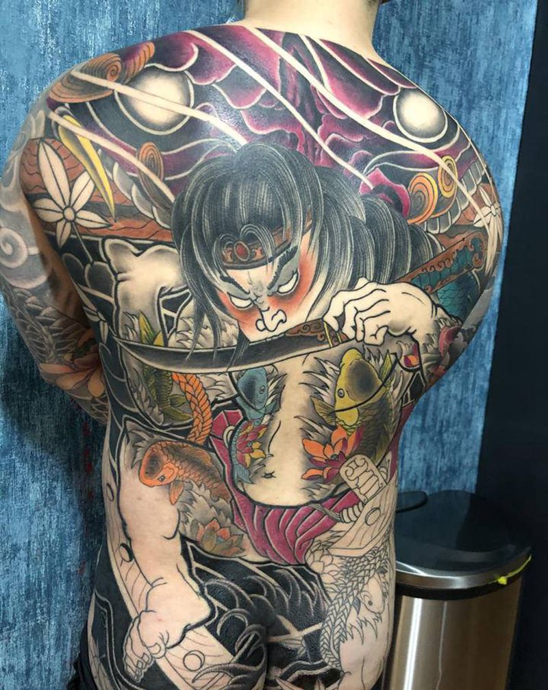 未完纹身图片_背部老传统纹身图案