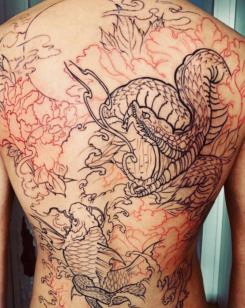 蛇与鱼纹身图片_背部新传统纹身图案