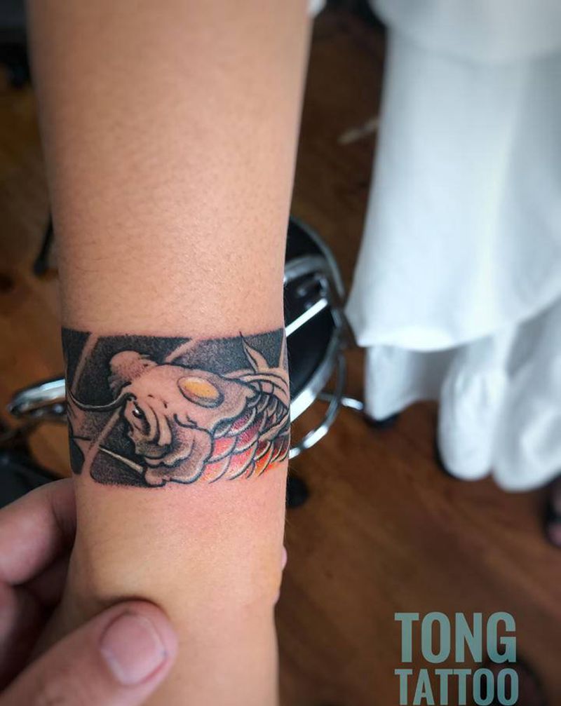 锦鲤手环纹身图片_手臂新传统手环纹身图案