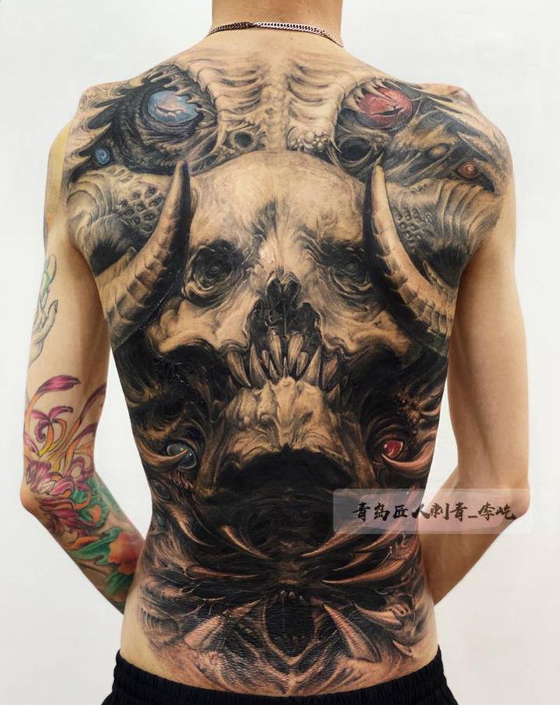 生化背-起源纹身图片_背部新传统欧美写实纹身图案