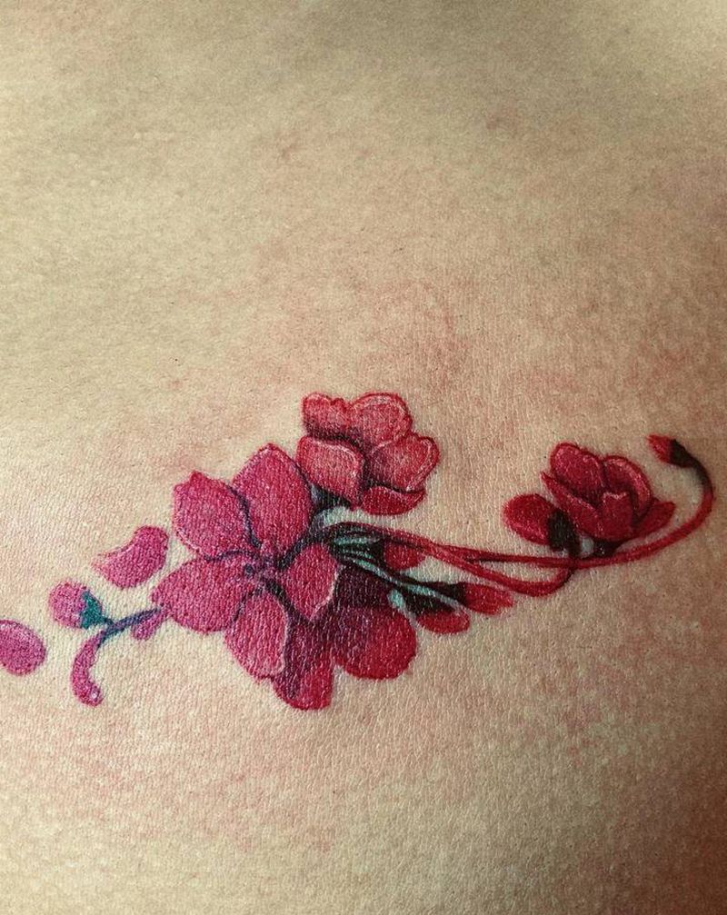 小花花纹身图片_胸部水彩纹身图案