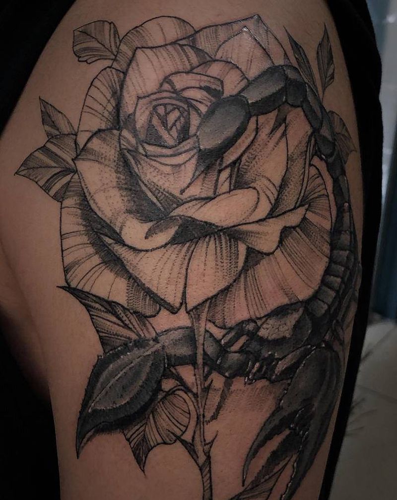 蝎子素花纹身图片_手臂纹身图案