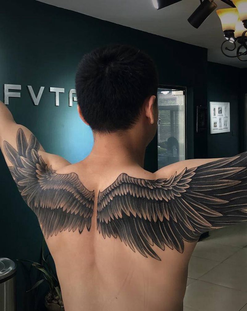 翅膀纹身图片_背部纹身图案
