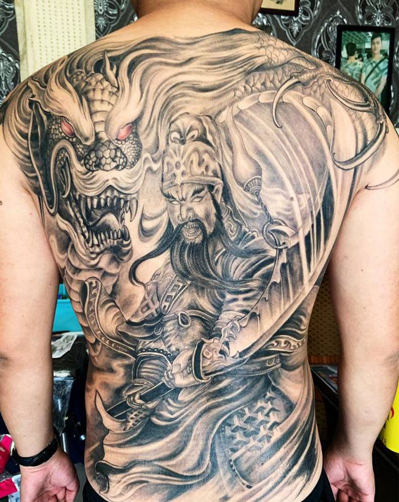 关公纹身图片_背部老传统纹身图案