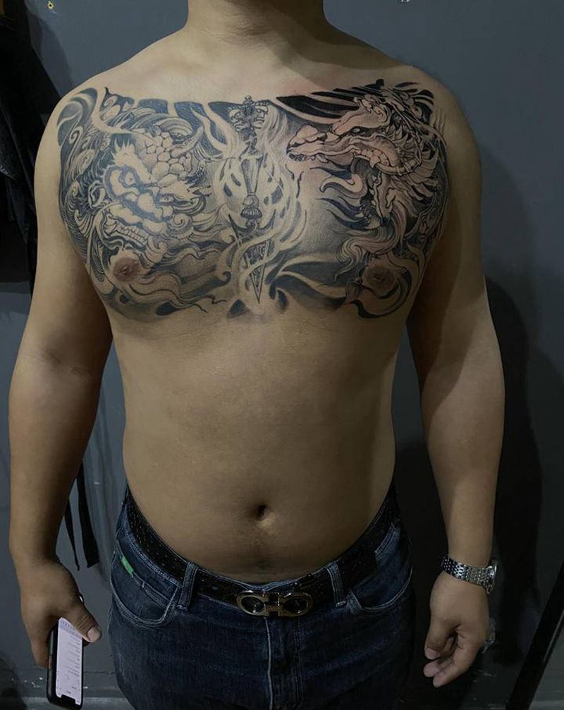 花胸纹身图片_胸部纹身图案