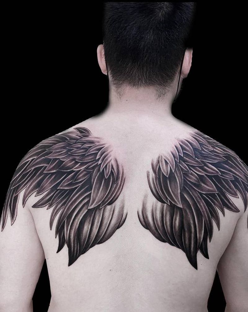 男生后背纹身翅膀纹身纹身图片_背部老传统纹身图案