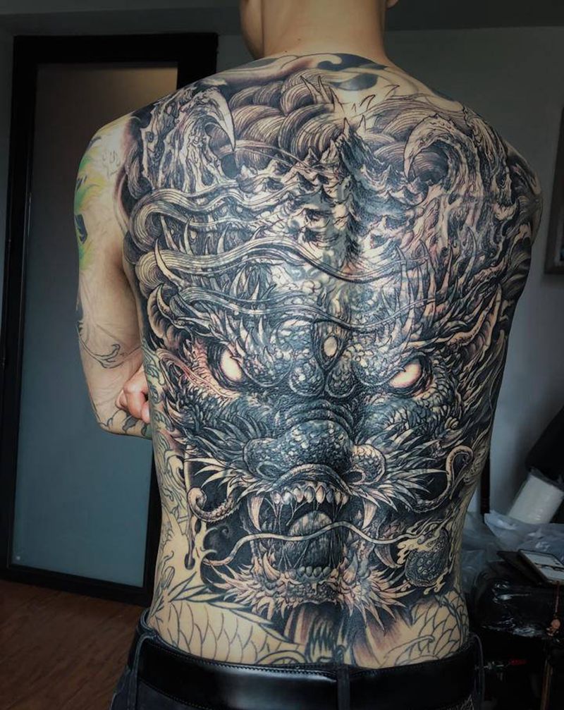 遮盖龙头纹身图片_背部新传统遮盖纹身图案