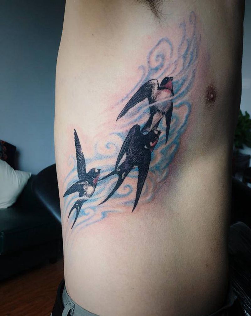 一家三口燕纹身图片_腰部新传统纹身图案