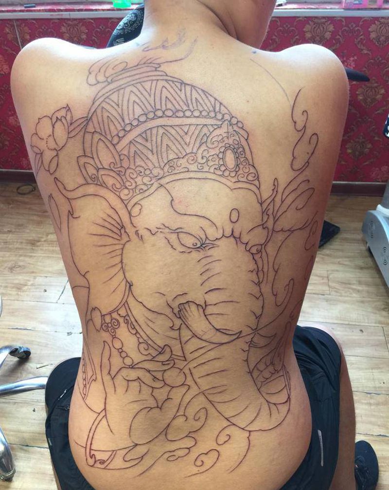 满背象神未完纹身图片_背部新传统纹身图案