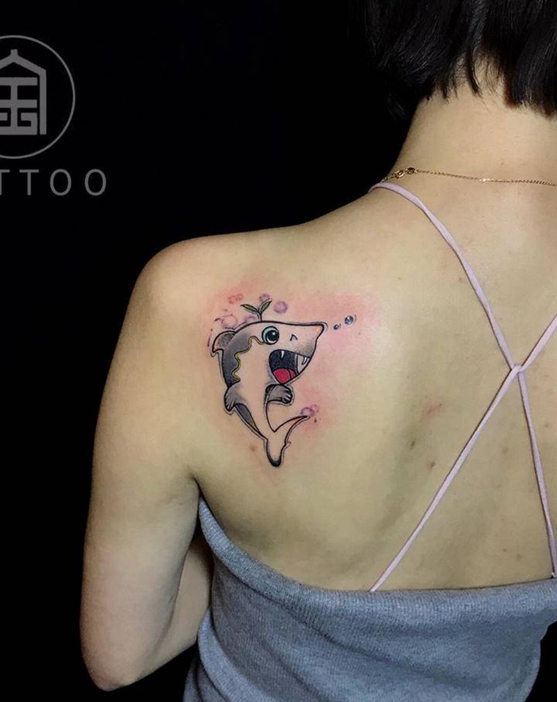 鲨鱼纹身图片_肩部新传统New School纹身图案