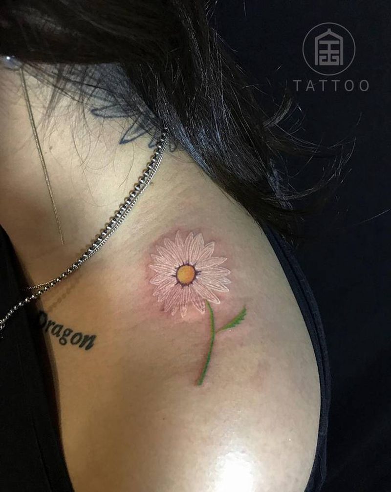 雏菊纹身纹身图片_颈部肩部欧美写实植物菊花纹身图案