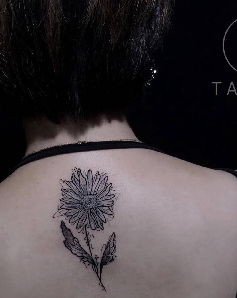 向阳花纹身图片_颈部背部新传统向阳花向阳花纹身图案