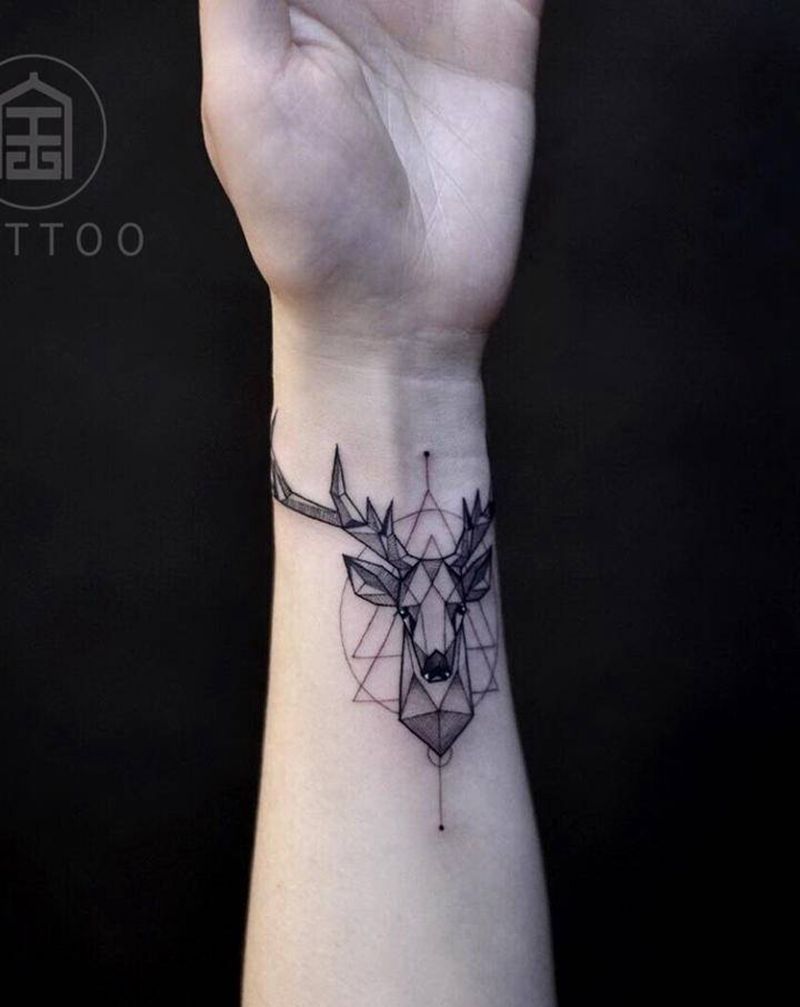 鹿纹身图片_手臂手部图腾几何鹿纹身图案