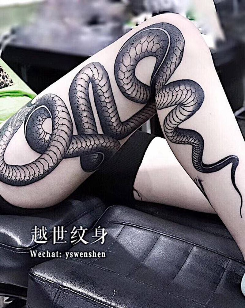 蛇纹身图片_腿部纹身图案